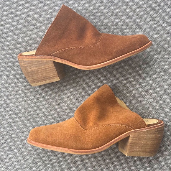 Splendid Symphony Tobacco Suede Stacked Heel Mule - Picture 1 of 7
